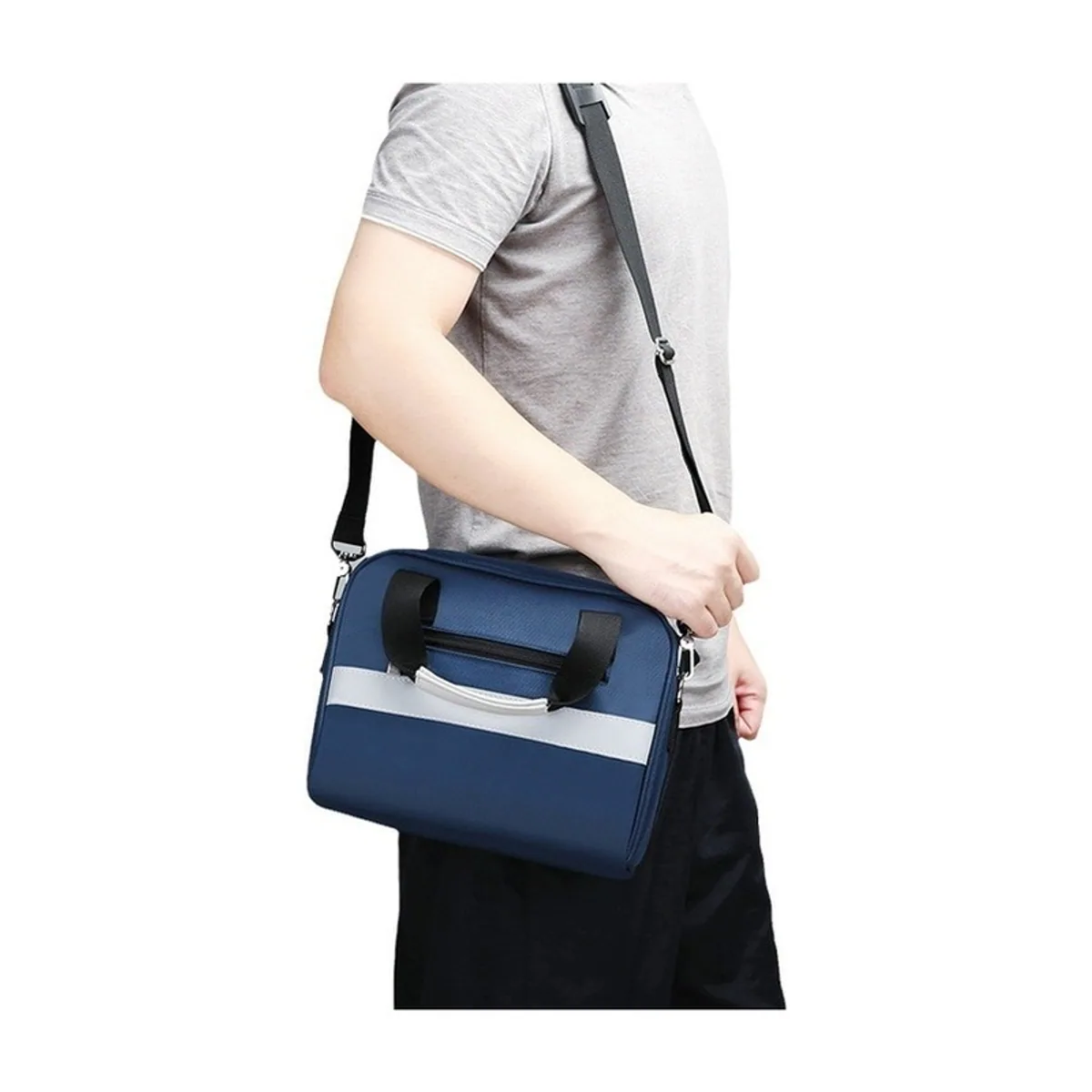 06602 Emergency Waist Bag in Red, construction and compartment detail 6