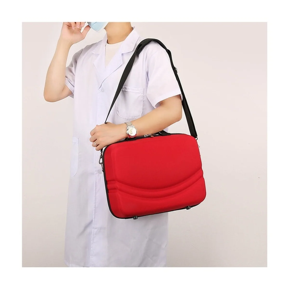 06605 1200D Emergency Waist Bag in Red, construction and compartment detail 6