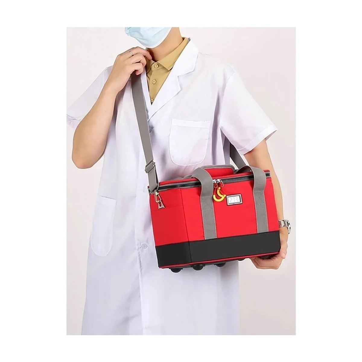 06613 Oxford Portable First Aid Bag in Red, construction and compartment detail 7