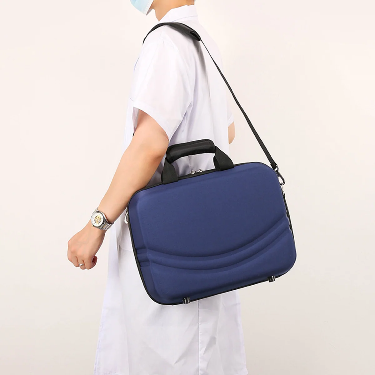 Foldout Doctor Bag for Healthcare Visits construction and compartment detail 7