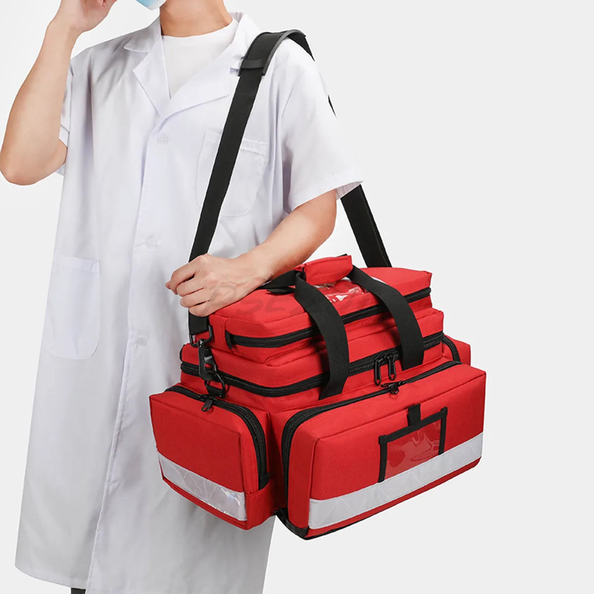 08816 1000D Portable First Aid Bag in Red, construction and compartment detail 3