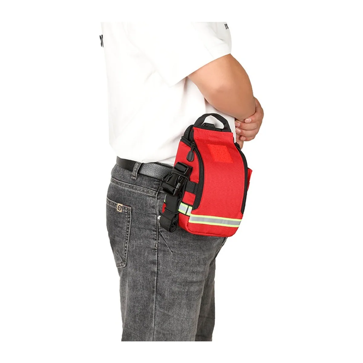 08817 1000D Emergency Waist Bag in Red, construction and compartment detail 5