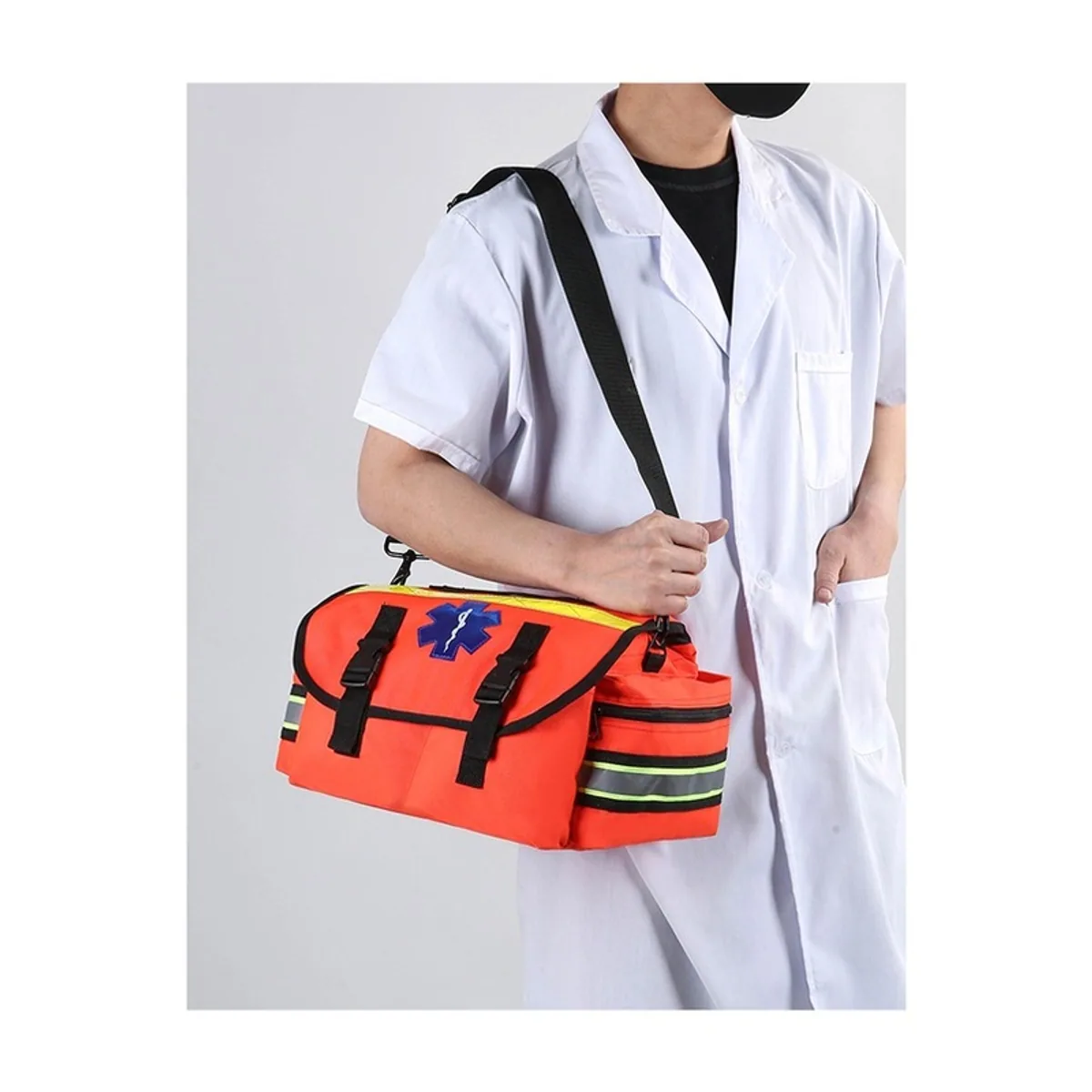 08838 1200D Emergency Waist Bag in Red, construction and compartment detail 2